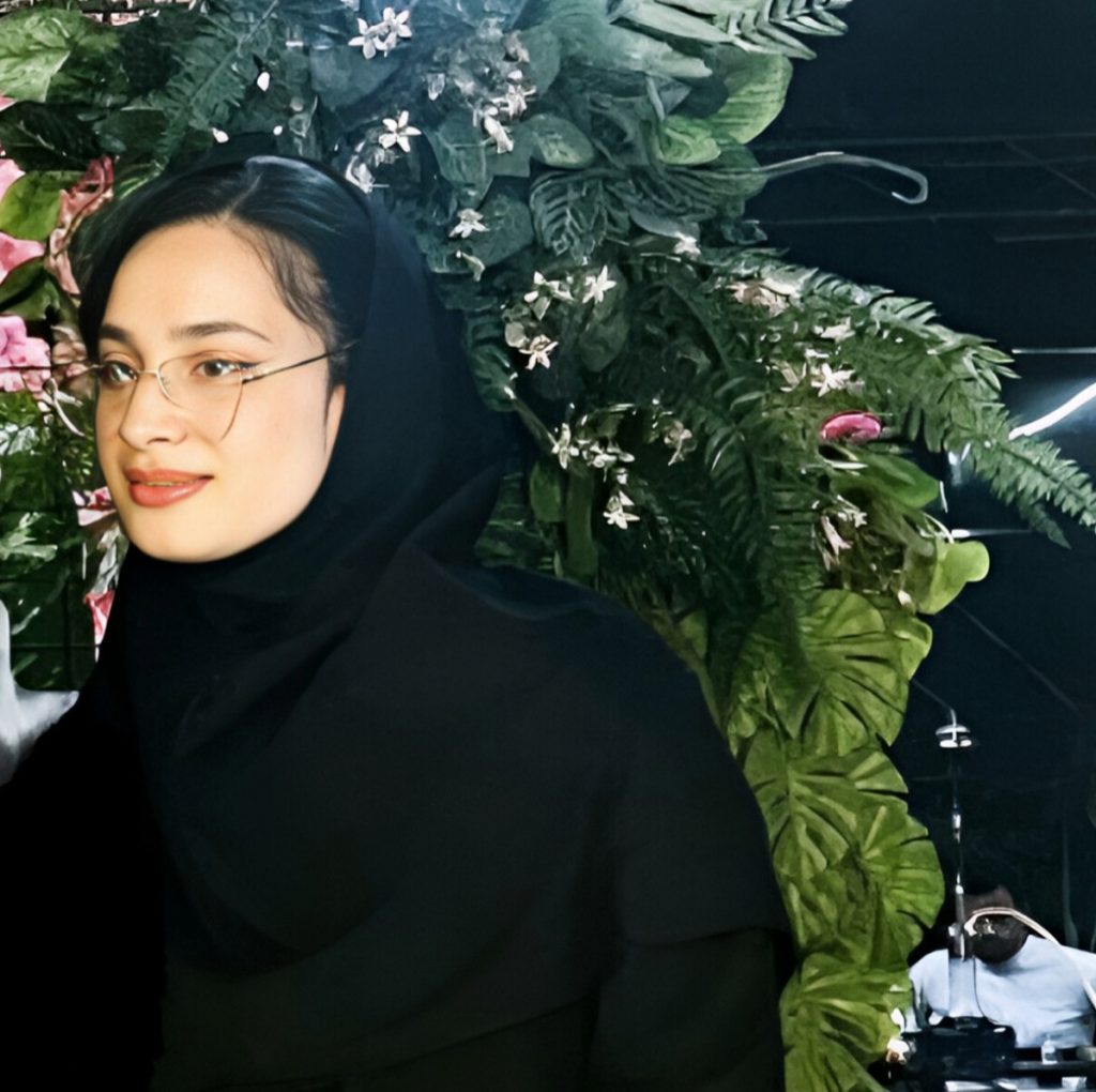 املاک آسمان 44 InShot ۲۰۲۵۰۸۳۰ ۲۳۵۸۴۶۱۳۷ 3 e1766611466163